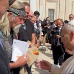 Drittklässler schreiben Botschaften an Papst Leo XIV